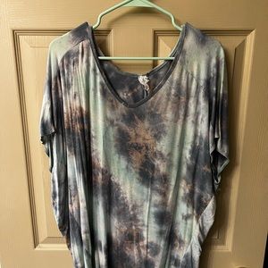 Boutique tie dye t shirt. Loose style, good with leggings!